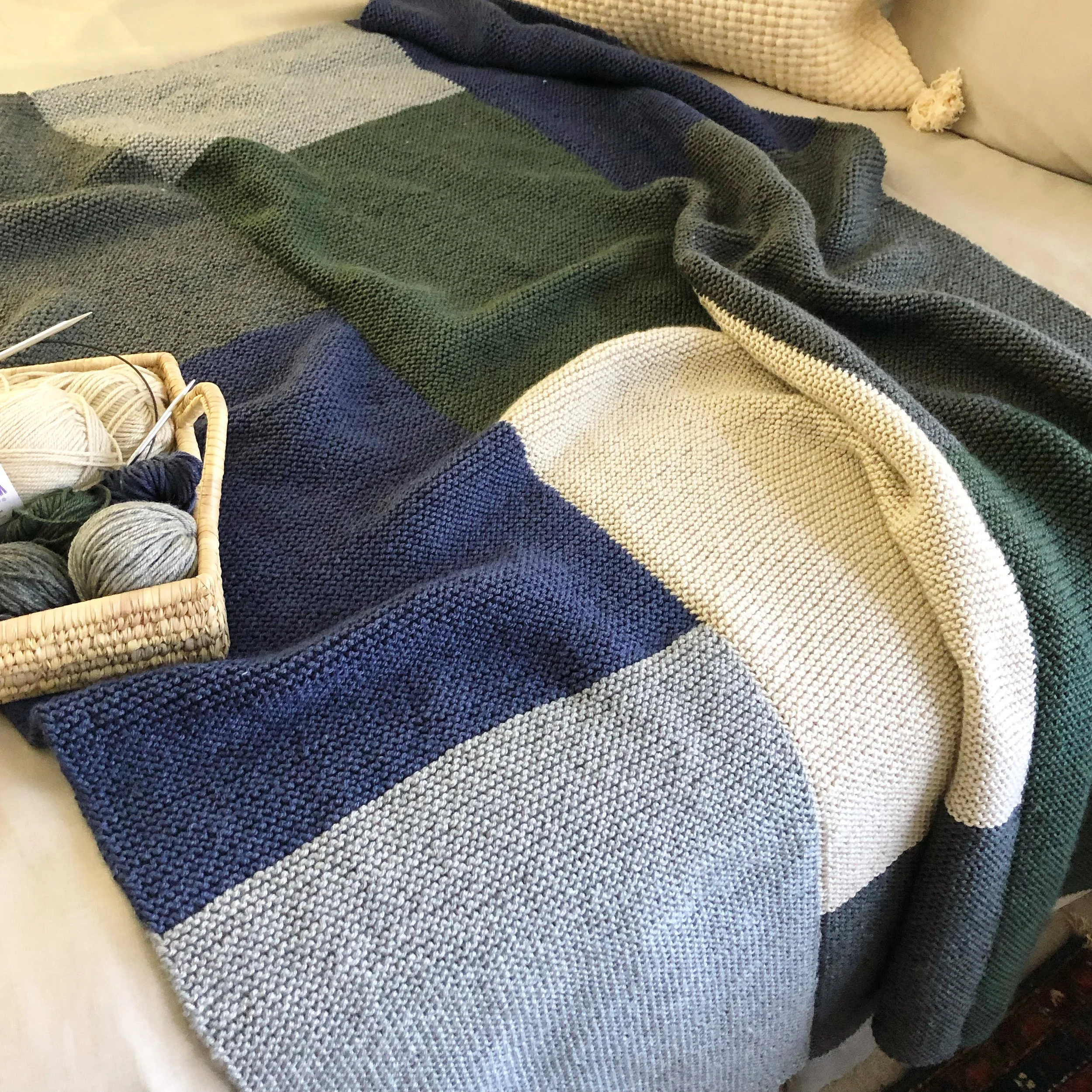 Modern Color-Block Garter Stitch Blanket Throw for Lion Brand Basic Stitch  Anti-Pilling Yarn — Fifty Four Ten Studio